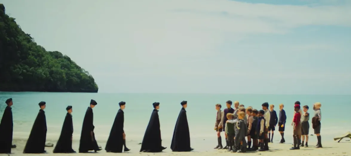 Jelenetkép a 2026-os A Legyek Ura sorozatból.