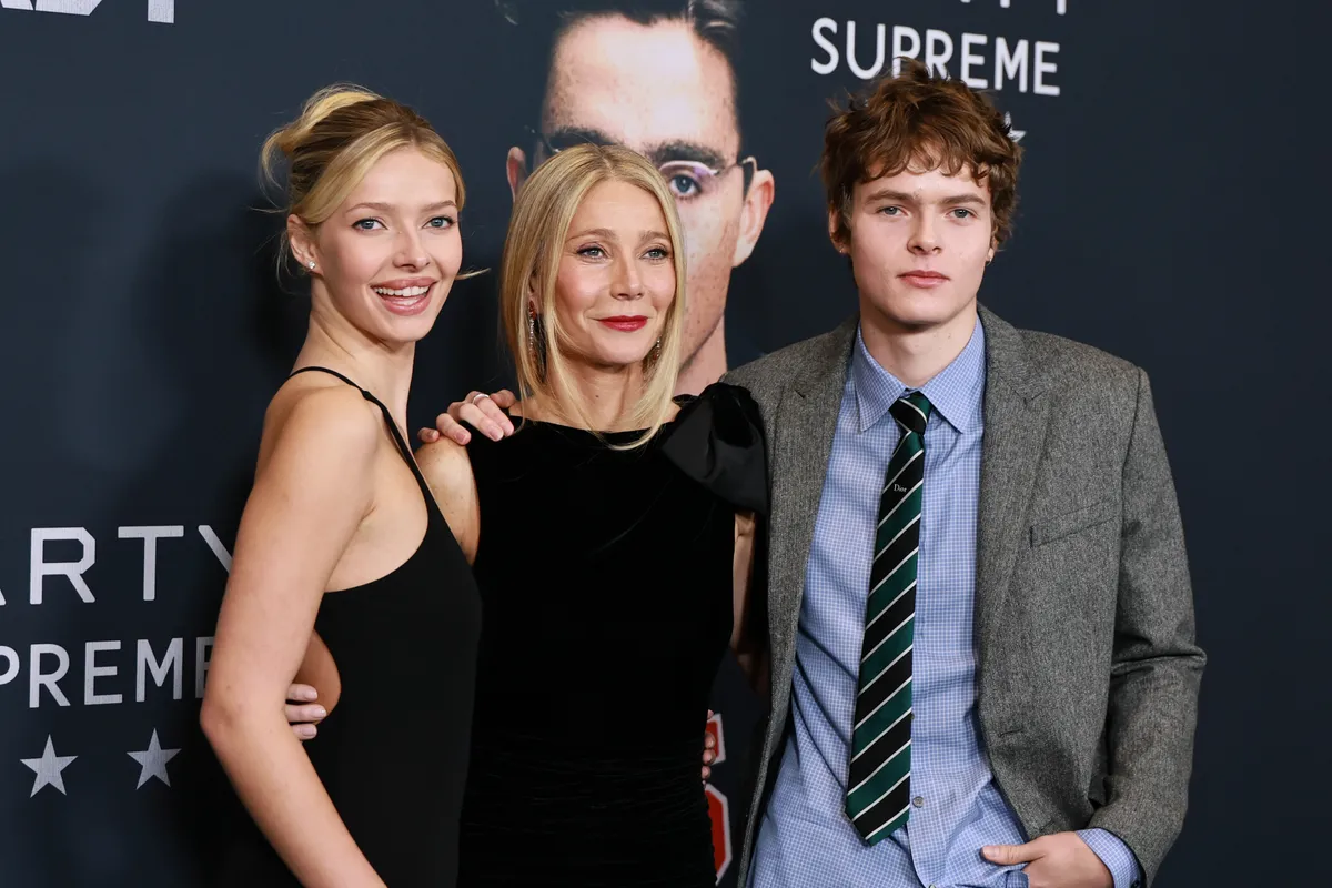 Világsztárok ruhái: Gwyneth Paltrow és lánya, Apple Martin a színésznő egy régi ruhájában