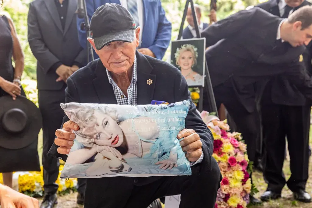 Gábor Zsazsa utolsó kívánsága az volt, hogy Magyarországon temessék el, özvegye teljesítette..