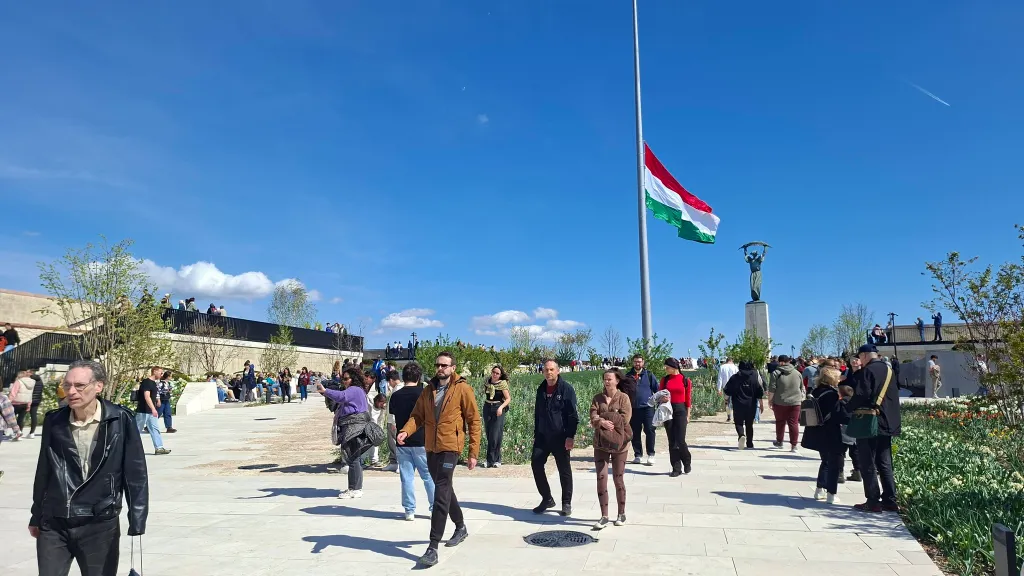 A Citadella erődjének belső területeit ma látványos közpark foglalja el, valamint Magyarország legnagyobb országzászlója. 