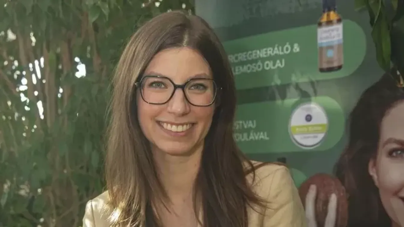 Különleges képekkel kedveskedett Stohl Luca, a kislányától te is elolvadsz