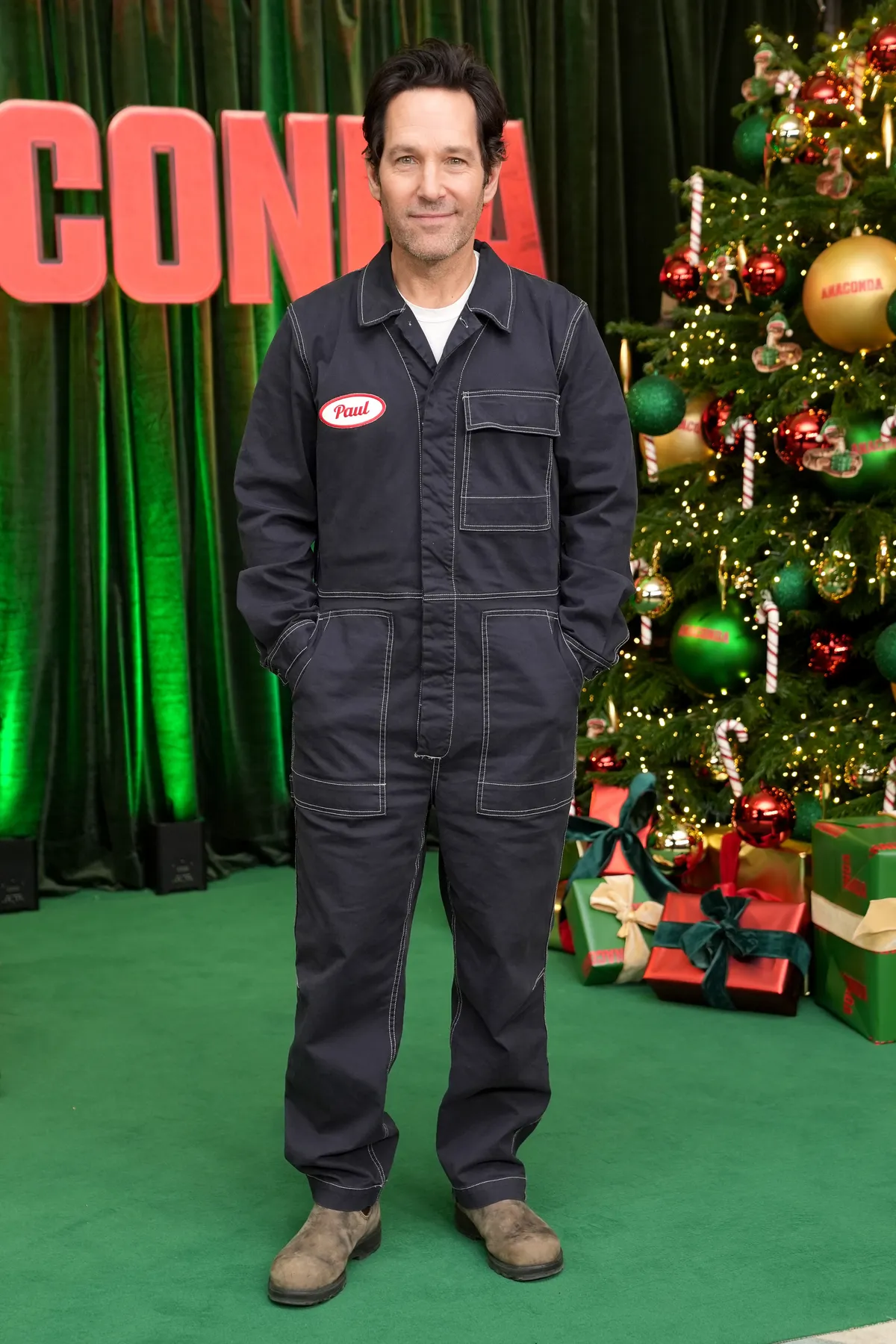 Paul Rudd az Anakonda film fotózásán. Bár 57 éves lett, mit sem látszódik rajta a kora.