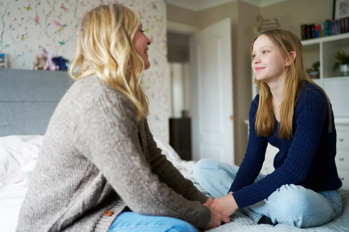 Anyuka és lánya beszélgetnek az érettségi előtt.