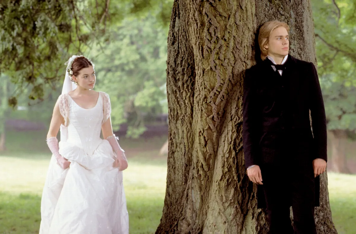 Charlie Hunnam Nicholas Nickleby szerepében.