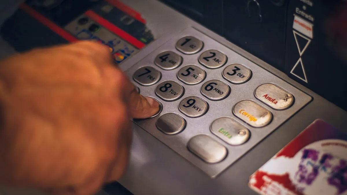 Figyelem, változások jönnek! A K&H Bank ügyfeleinek nem árt résen lenniük a következő hetekben, ha el akarják kerülni a kellemetlenségeket.