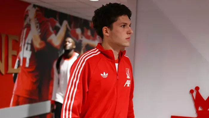 Botrány Liverpoolban, a kamera is Pécsi Árminra szegeződött