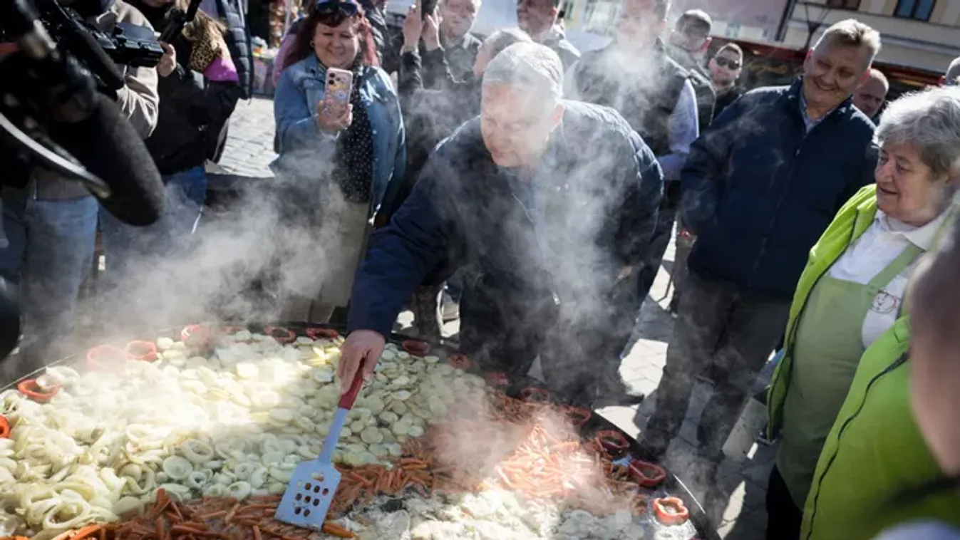 Nem akármilyen finomságok várták Orbán Viktort Balassagyarmaton