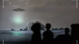 Világvége-hangulat az óceánnál: Lángoló UFO-k zuhantak alá az égből