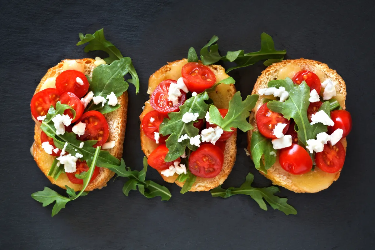 Bruschetta kecskesajttal.