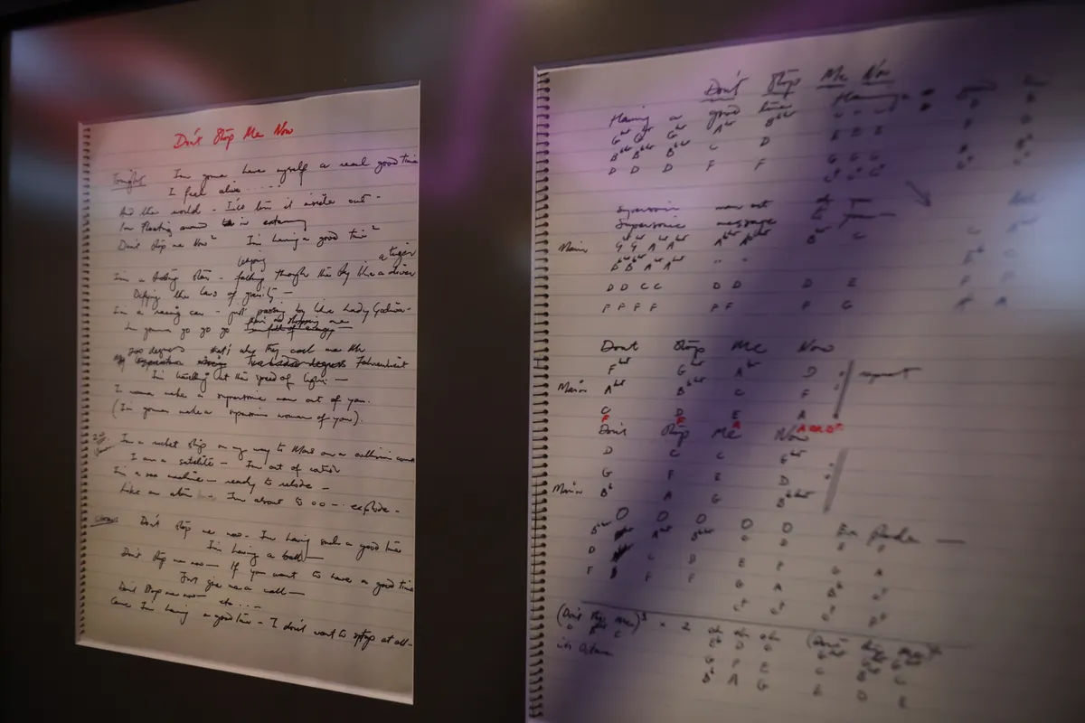 Egészen elképesztő tárgyakat, ereklyéket is láthatunk.