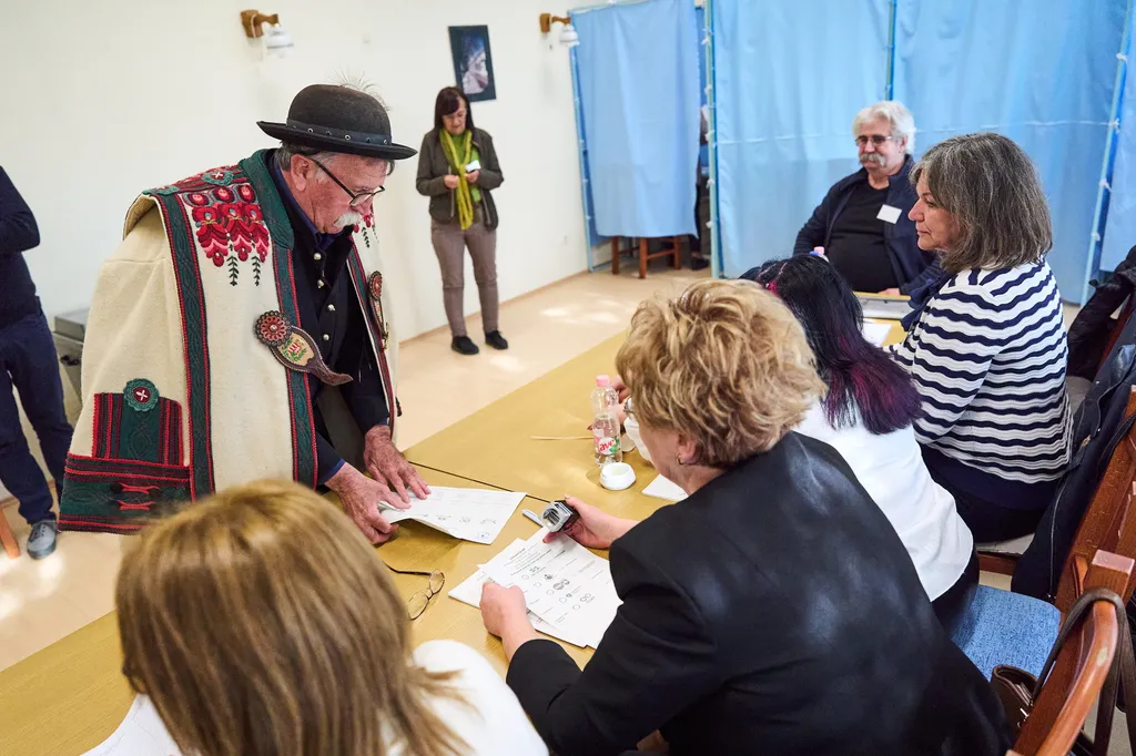 Választás 2026
Tóth József juhász, örökös pásztor leadja szavazatát
Hortobágy község