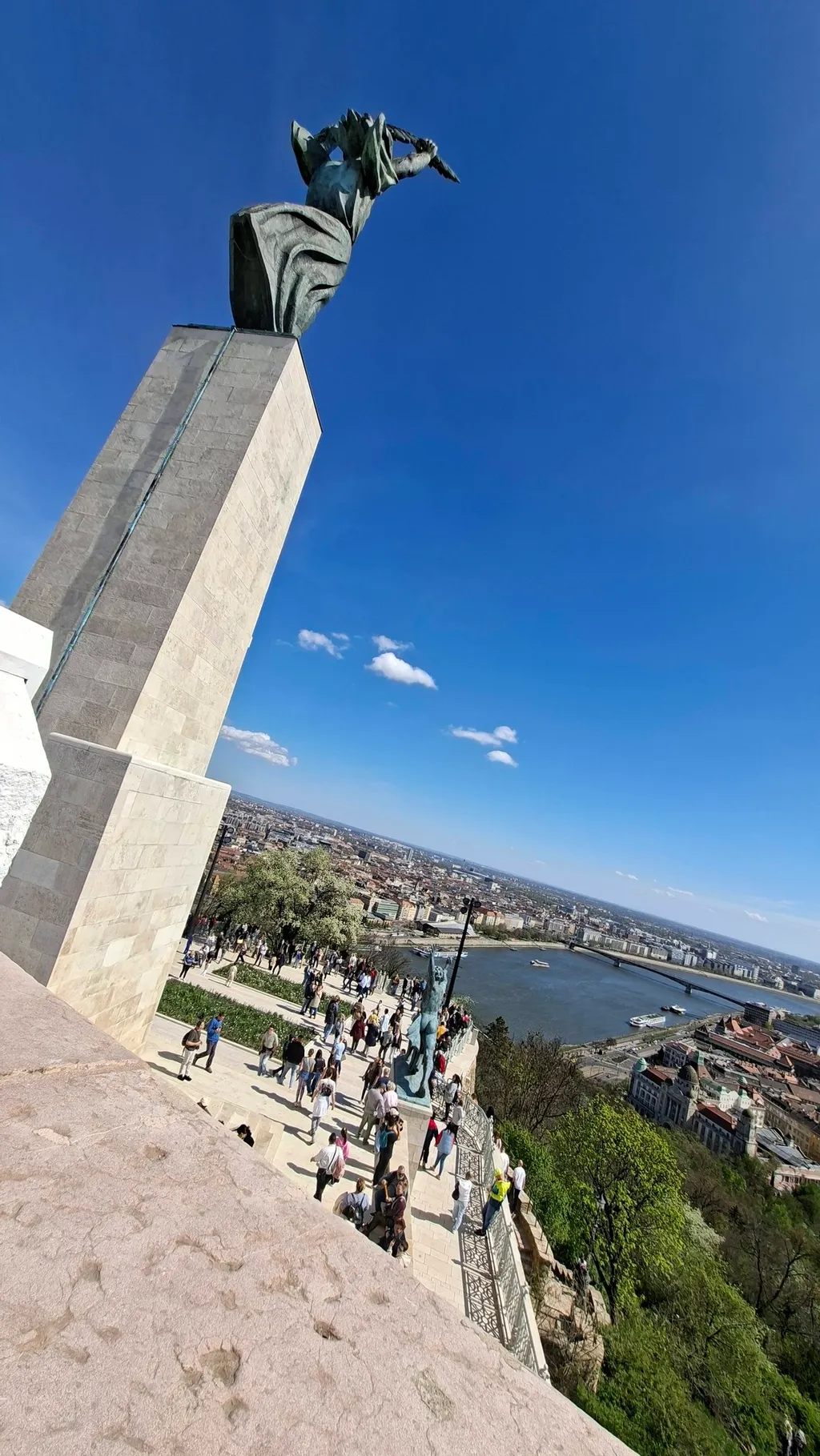 Elképesztő panoráma nyílik a Citadella tetejéről. 