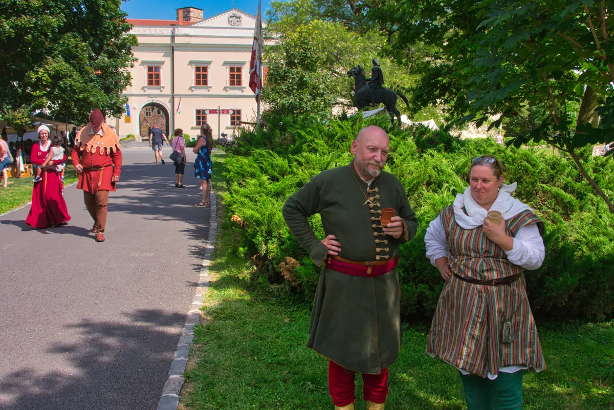 Élőszereplős korabeli történelmi rendezvény a sárospataki várban.