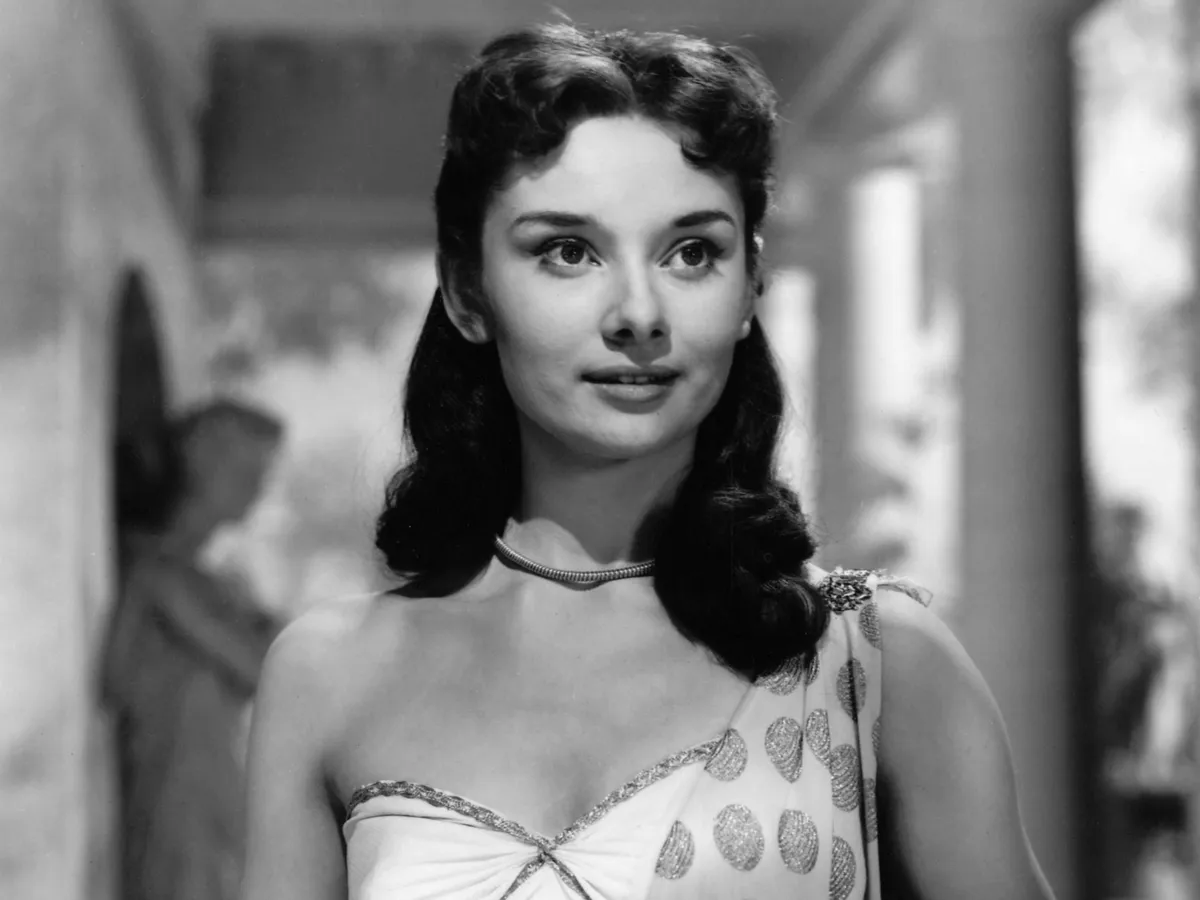 Egy jelenet a Római vakáció című filmből Audrey Hepburn szépségtippjeivel.