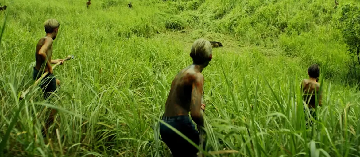 Jelenetkép A Legyek Ura sorozatból.