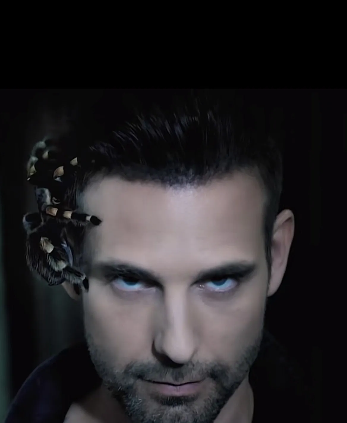 Rácz Gergő videóklipjében merész jelenetet vállalt.