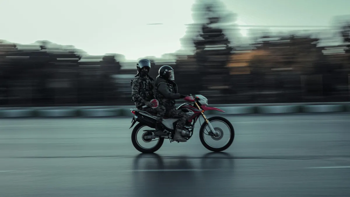 Videón a hajsza, így menekült az ittas motoros