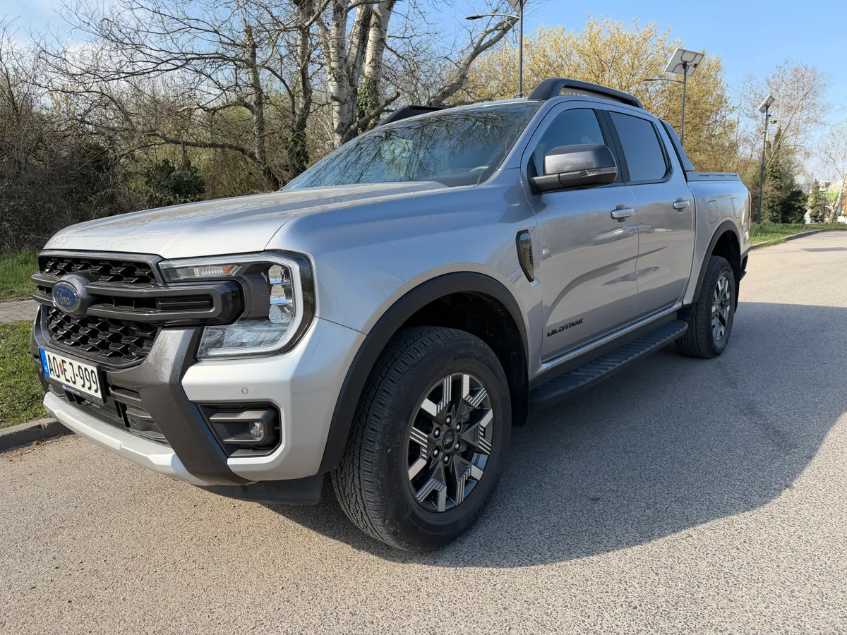 Ford Ranger PHEV teszt nő szemmel: egy kép az autó elejéről.