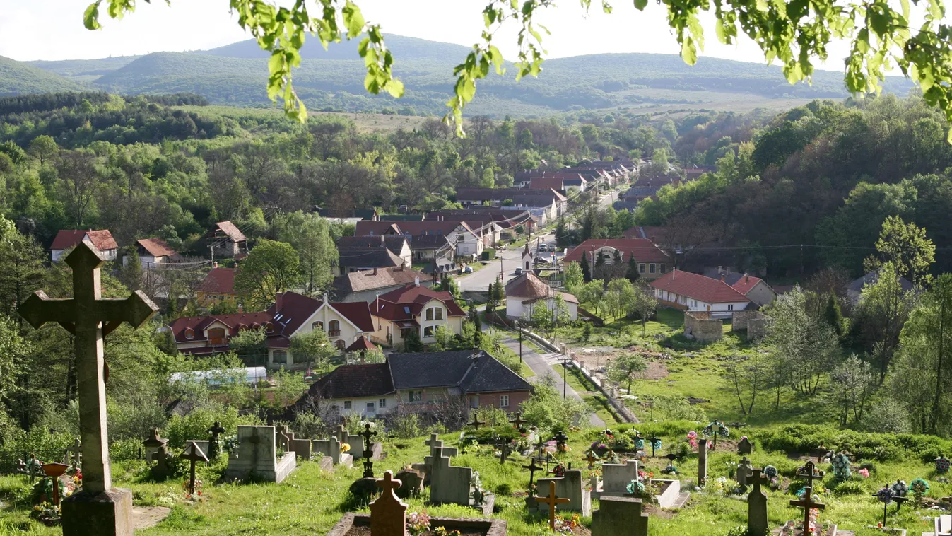 Az aranygombos Telkibánya temetője.