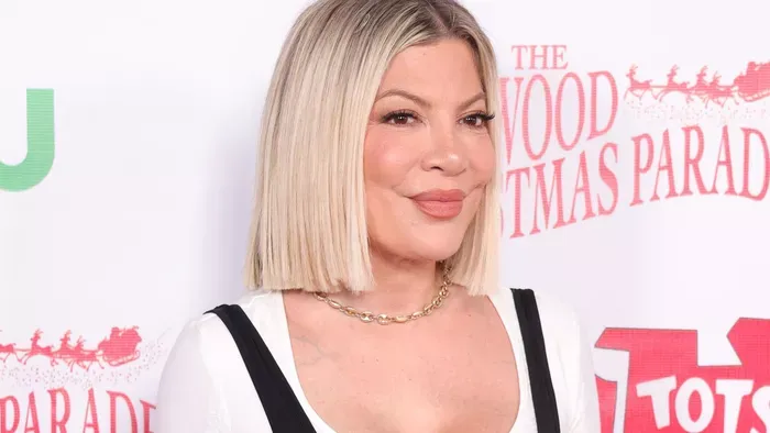 Tori Spelling és gyermekei brutális autóbalesetet szenvedtek