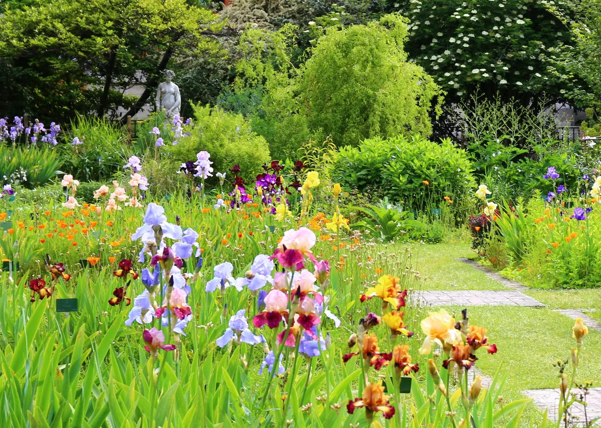Park virágokkal Nantes városában. 