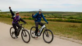 Szőlőhegyeken és mesebeli falvakon vezet át Balaton-felvidék új kerékpárútja