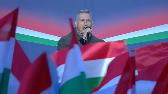 Lázár János: Magyar Péter maga a veszély
