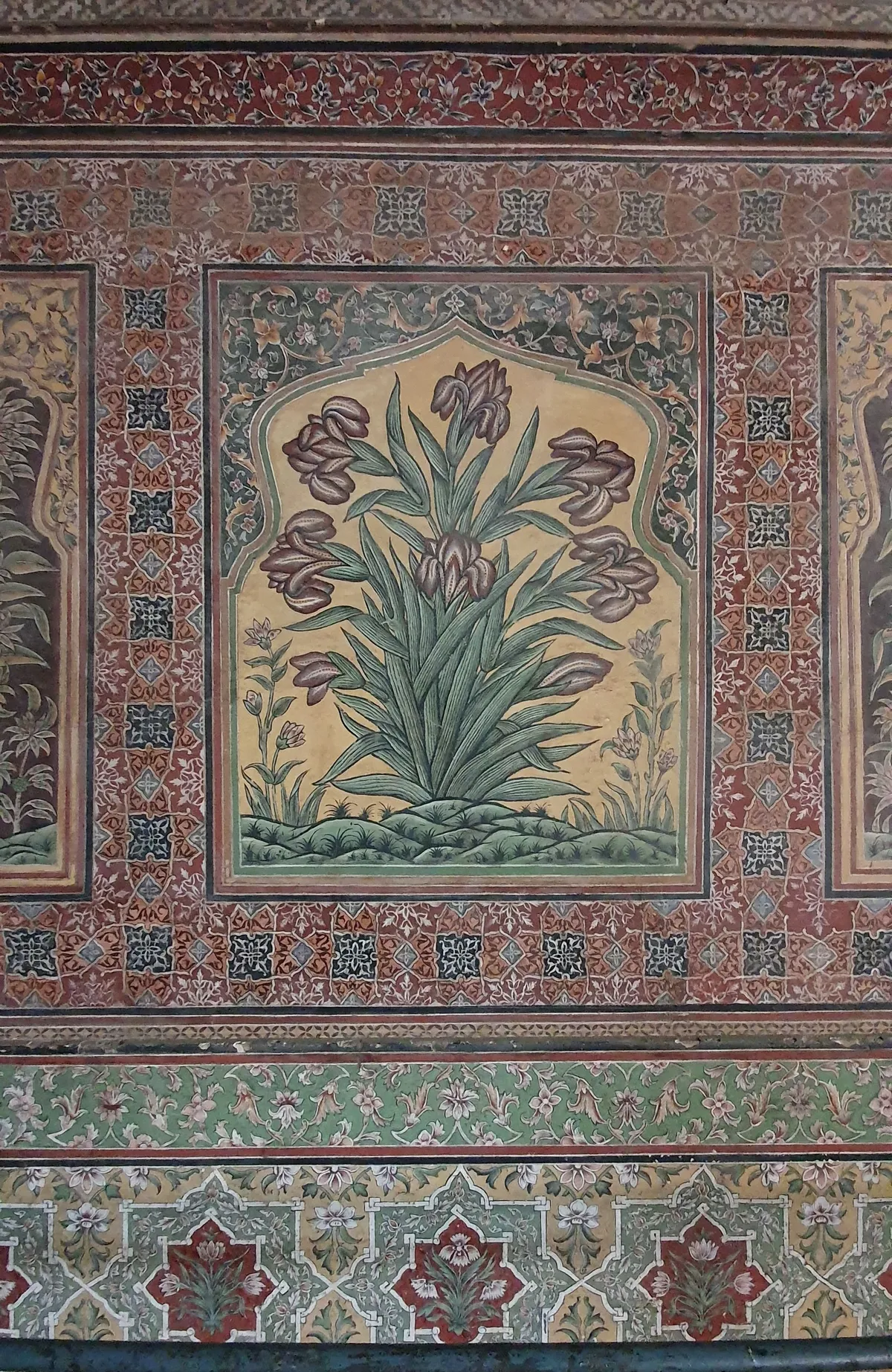 A Wazir Khan-mecset belső díszítése.