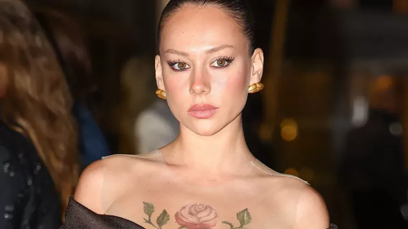 Érzéki és provokatív, a Netflix szexbombája csavarta el a futballsztár fejét