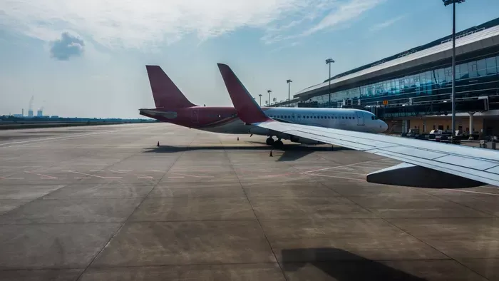 Bombariadó miatt evakuálták a repülőteret