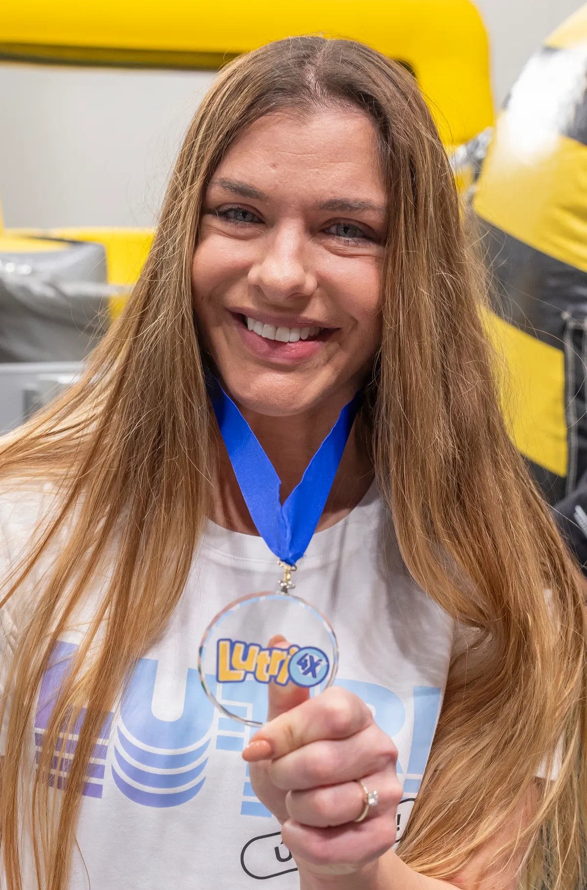 Dér Heni a szerencsének köszönheti a férjét.