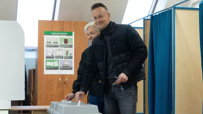 Szijjártó: Ma eldől, Magyarország kimarad-e a háborúból