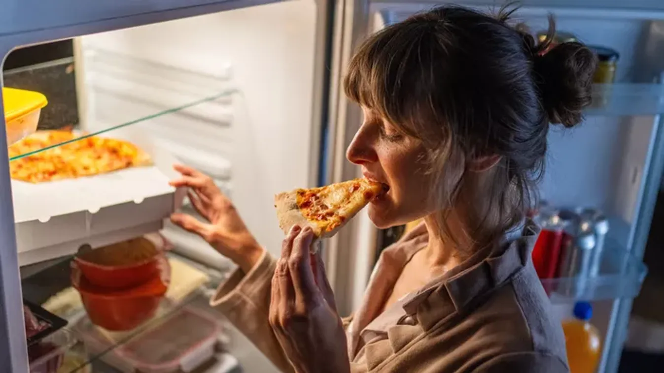 Ezért nehezebb nemet mondani 50 felett – ezekkel az egyszerű trükkökkel előzd meg az esti nassolást