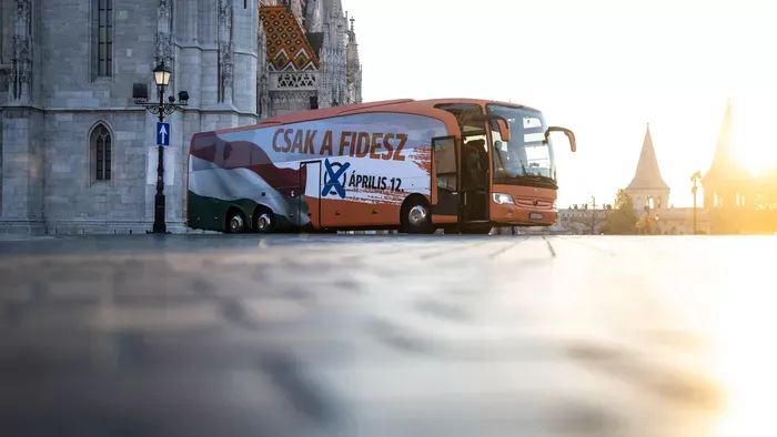 Ütős kampányinnováció: tarol a Fidesz-busz