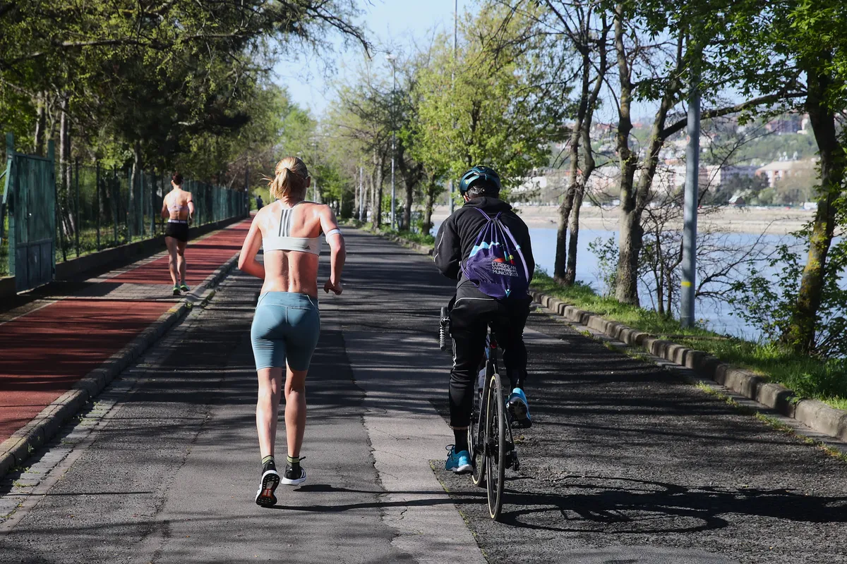 A Margit-szigeti futópálya egy szép magyarországi futóútvonal.