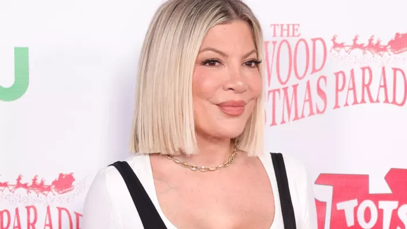 Tori Spelling és gyermekei brutális autóbalesetet szenvedtek - videó