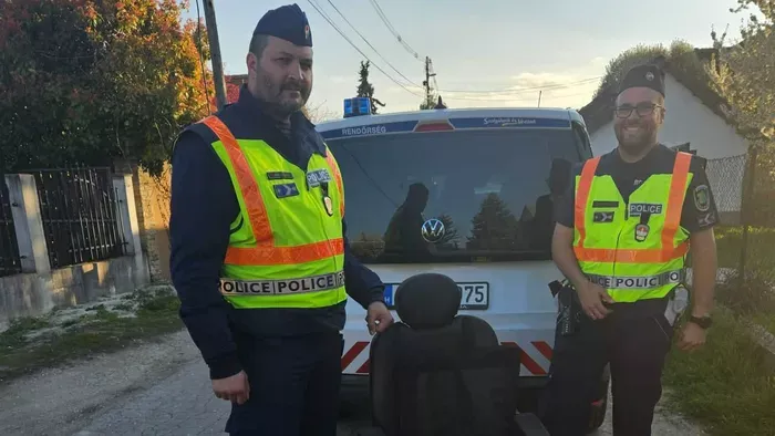 Bajbajutott kerekesszékes idős férfin segített a rendőrség
