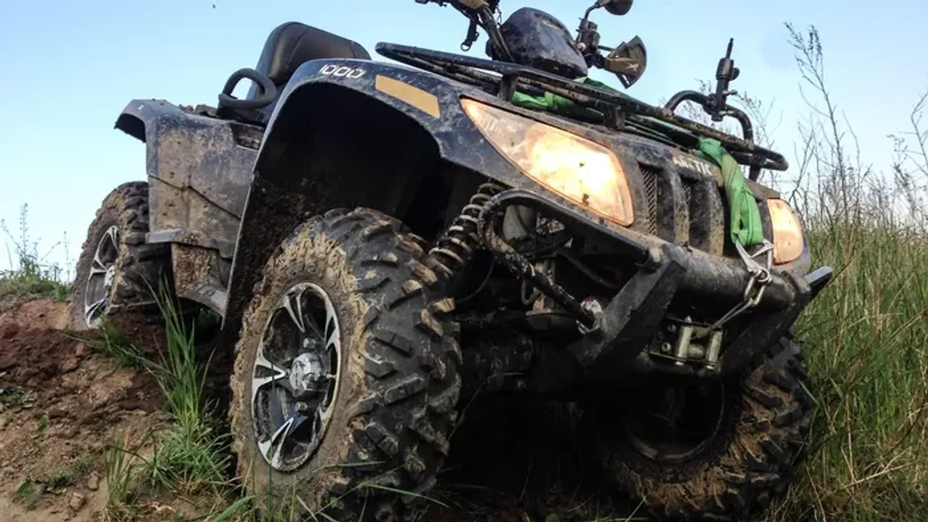 Borzasztó: 13 éves fiú halt meg quadozás közben, tragikus baleset történt