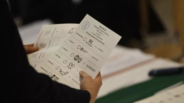 Így szavaz az ország - fotókon a nap, amikor a jövőnk dől el