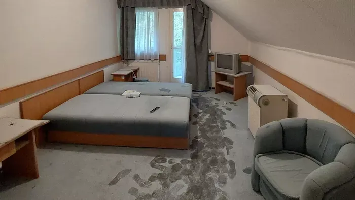 Mindent hátrahagyva tűntek el a céges buliról