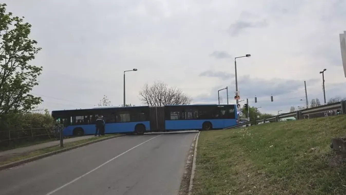 Centiken múlt a miskolci vonatkatasztrófa: Megvadult busz vágtatott utasok nélkül a sínek felé a Tesconál