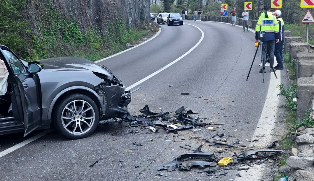 Várandós nő hunyt el frontális balesetben