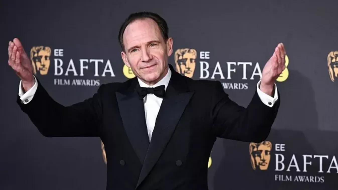 Micsoda nevek! Ralph Fiennes főszereplésével érkezik Márai Sándor klasszikusának feldolgozása
