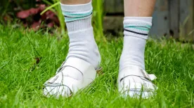 Stílusbakik férfiaknál: 5 ódivatú ruhadarab, ami sok nőnél kiveri a biztosítékot