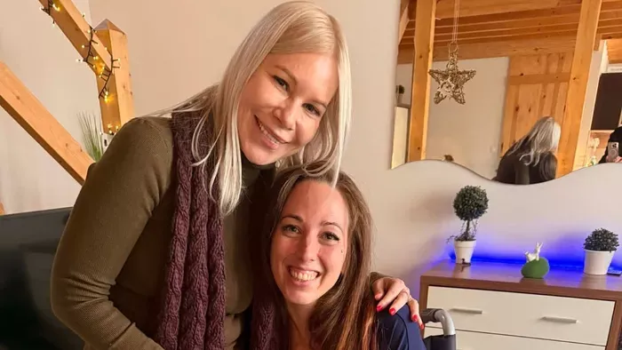 Amputált Fannit most először látta járni az anyukája