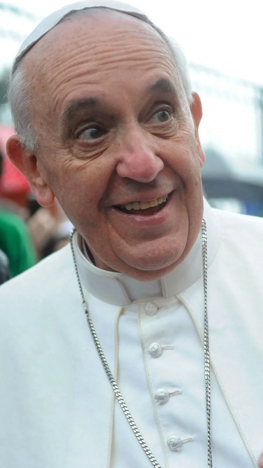 Technopartit csináltak Ferenc pápa emlékére!