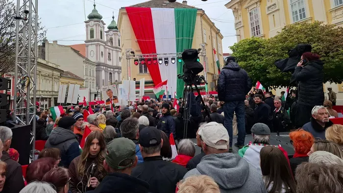Hatalmas a tömeg Orbán Viktor országjárásán