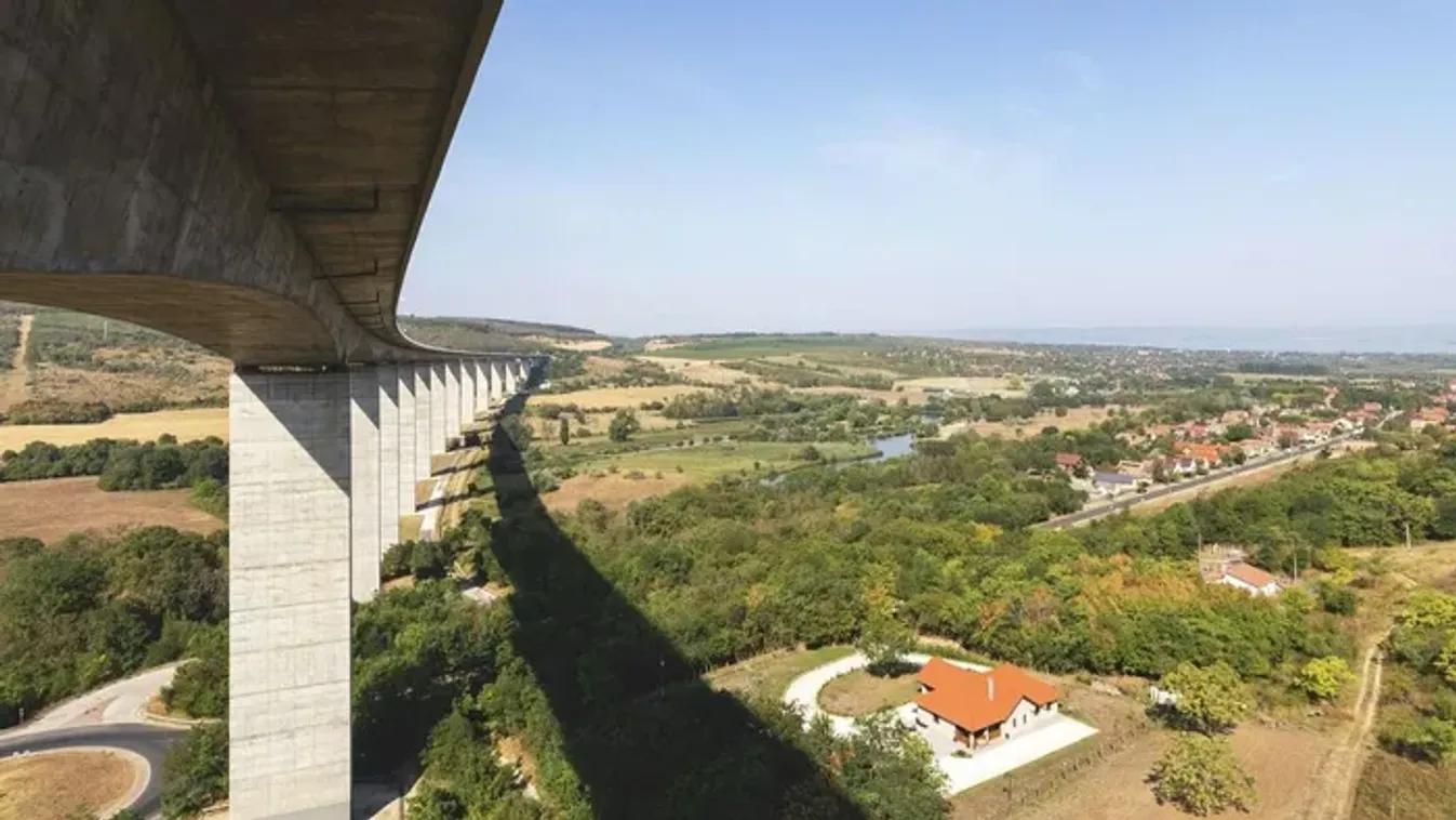 Tragédia a kőröshegyi völgyhídon: a mélybe vetette magát egy férfi