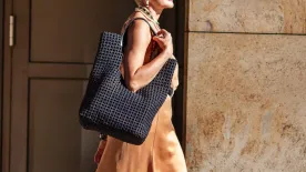 Ezektől a táskáktól azonnal szabadulj meg, ha elmúltál 50 – Öregítenek és irtó cikinek számítanak