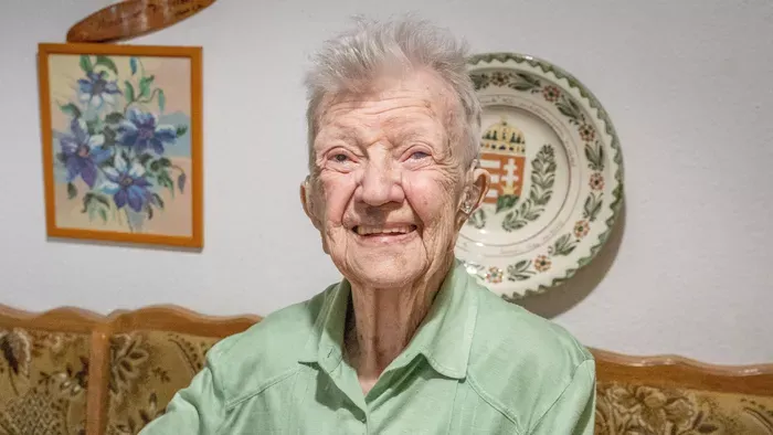 Gizi néni a családja körében várja a születésnapját